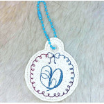 Stickdatei - ITH Anhänger Schleifchen Monogram D
